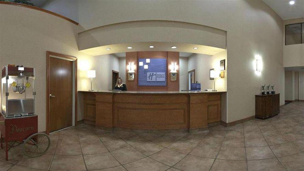 Holiday Inn Express Hotel & Suites Forest By Ihg Extérieur photo
