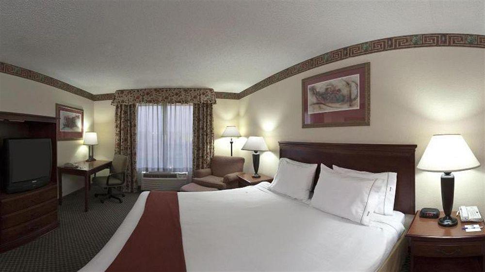 Holiday Inn Express Hotel & Suites Forest By Ihg Extérieur photo