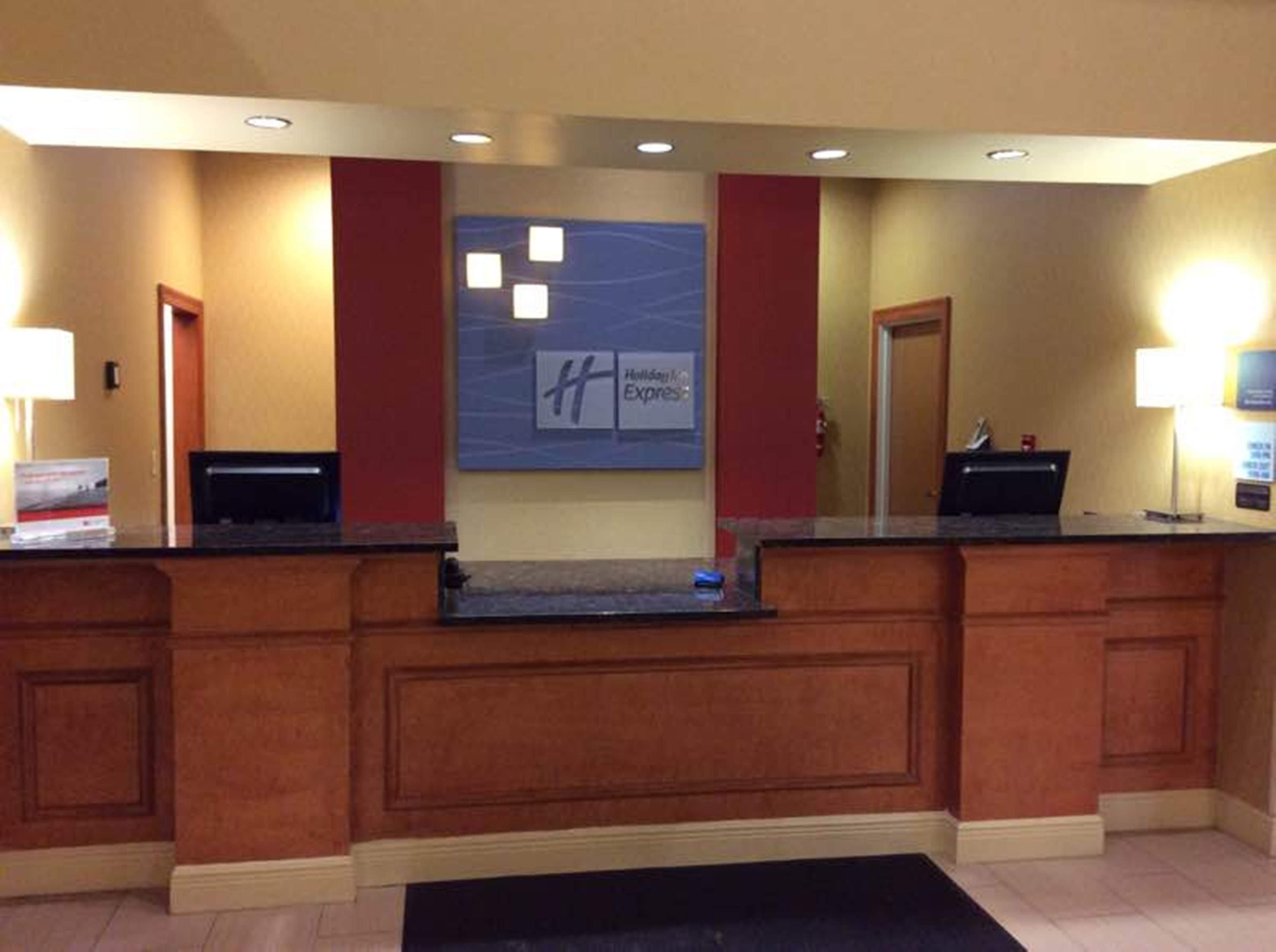Holiday Inn Express Hotel & Suites Forest By Ihg Extérieur photo