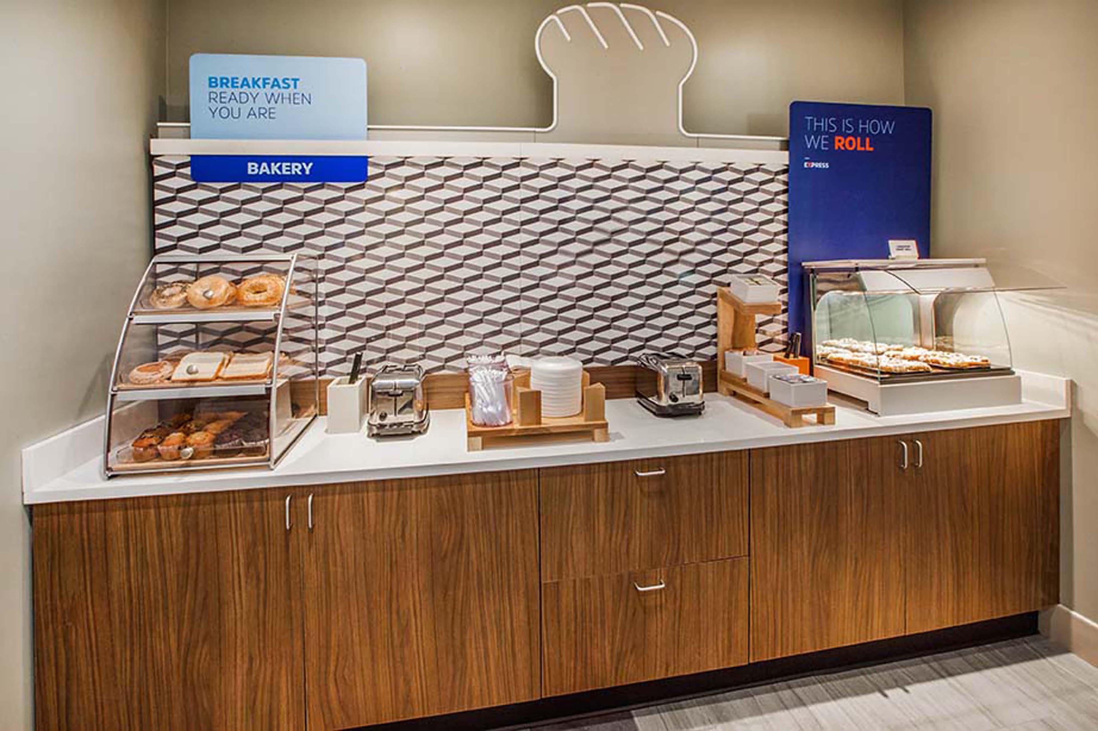Holiday Inn Express Hotel & Suites Forest By Ihg Extérieur photo
