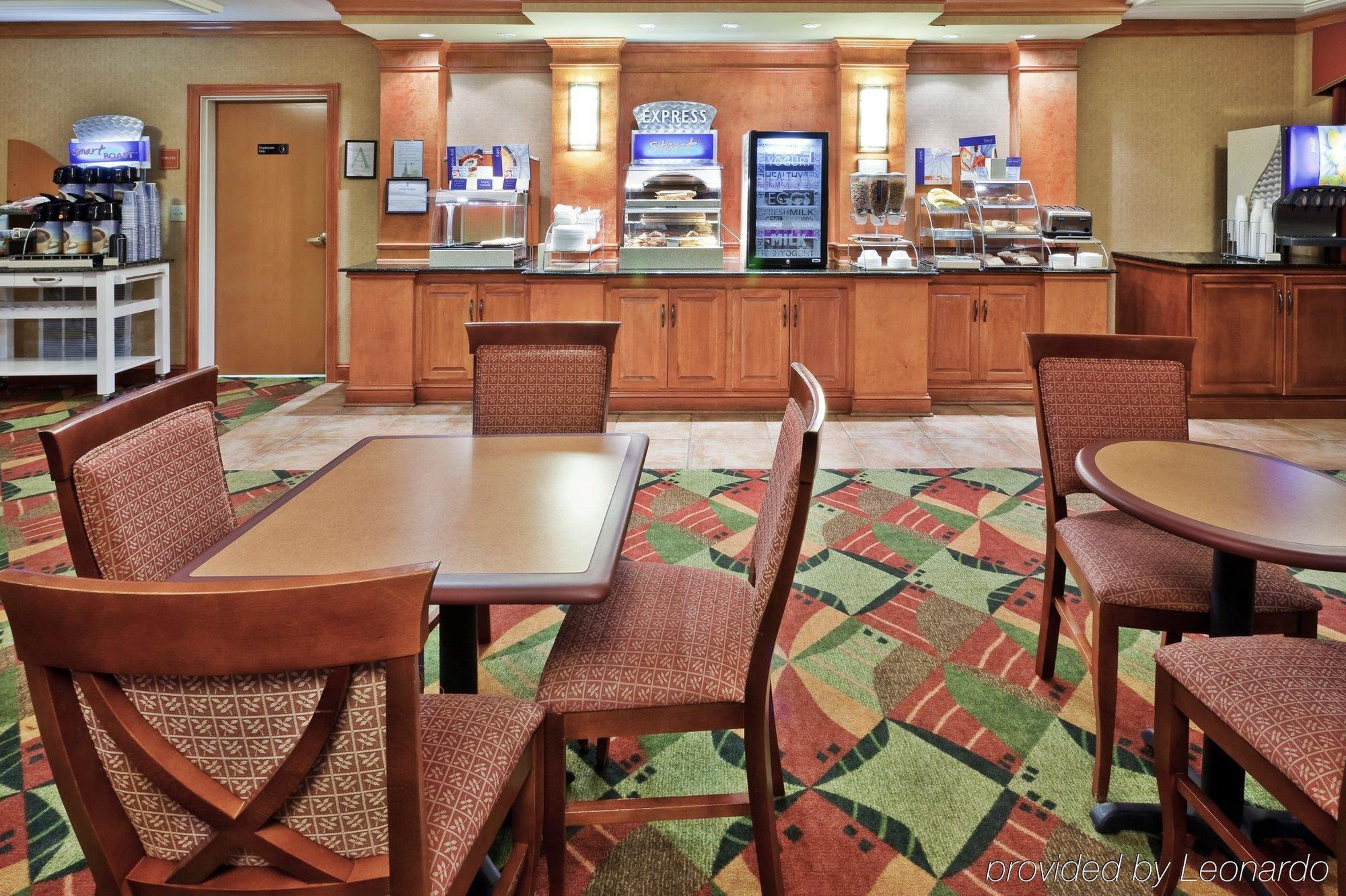 Holiday Inn Express Hotel & Suites Forest By Ihg Extérieur photo