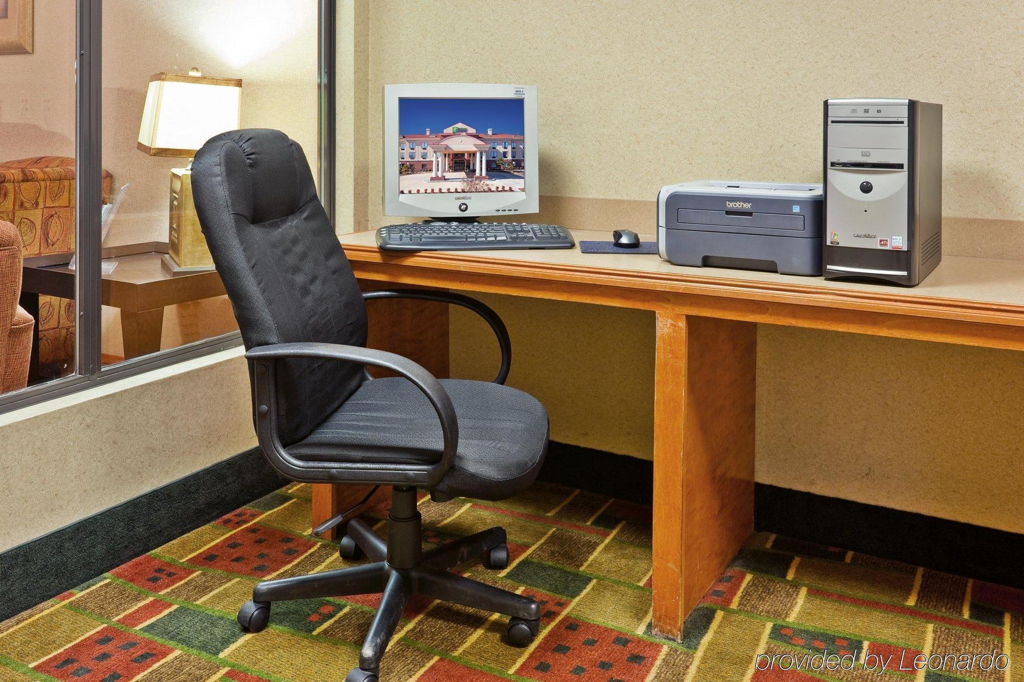 Holiday Inn Express Hotel & Suites Forest By Ihg Extérieur photo