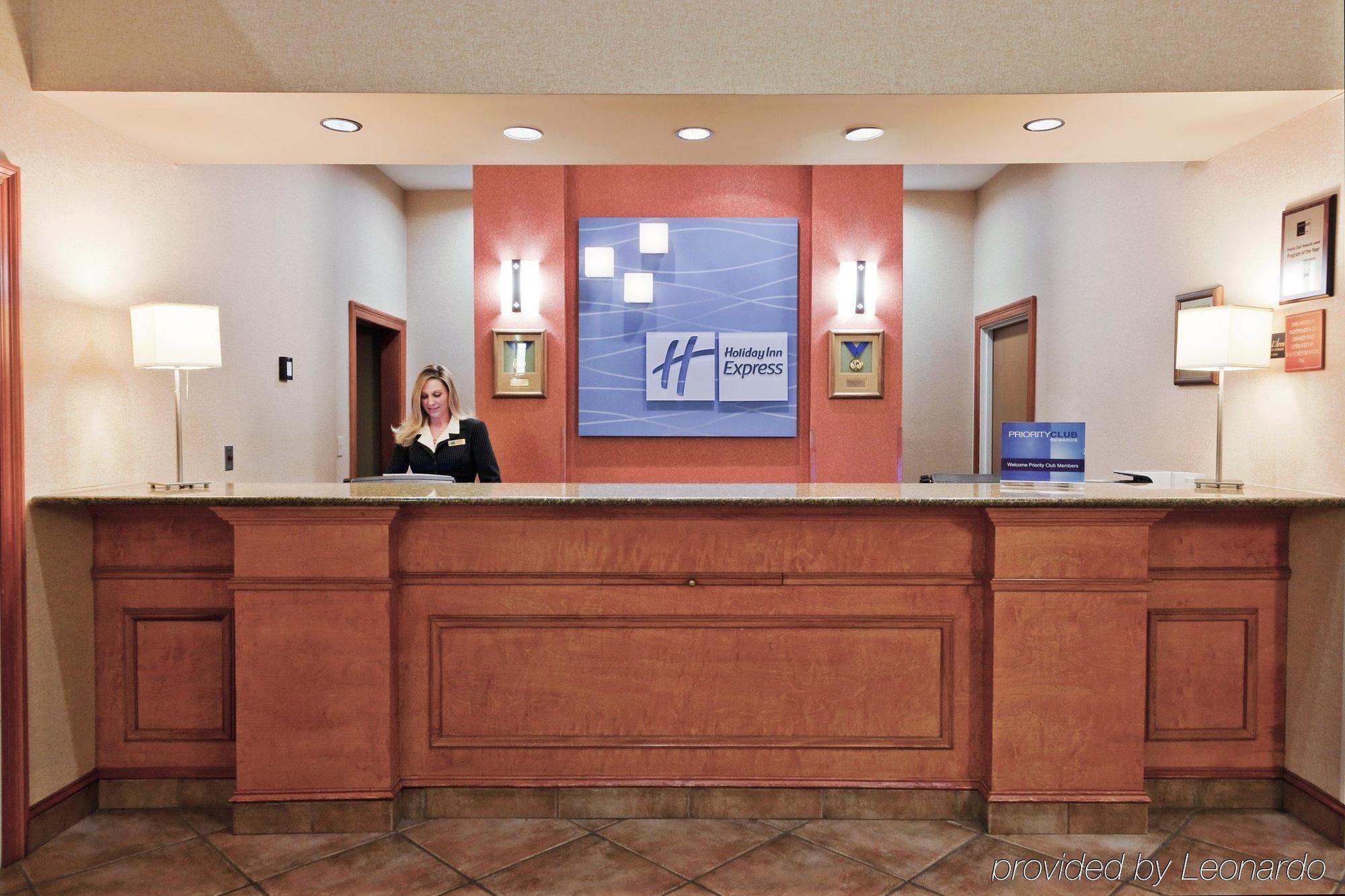 Holiday Inn Express Hotel & Suites Forest By Ihg Extérieur photo