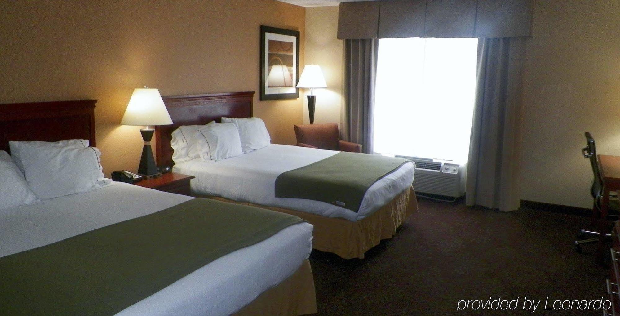 Holiday Inn Express Hotel & Suites Forest By Ihg Extérieur photo